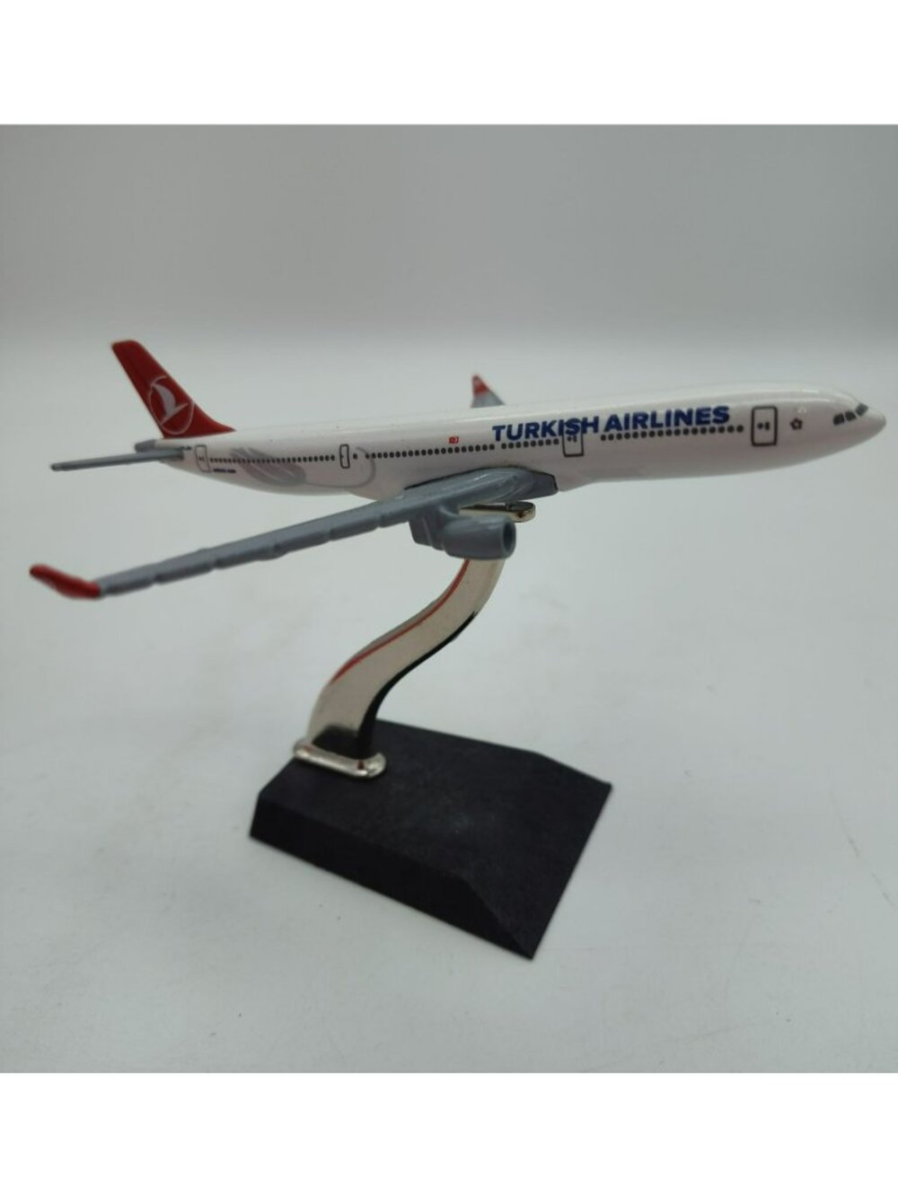 Turkish Airlines A330-300 Passenger Airplane Diecast Model W/ Stand 1:500 Scale